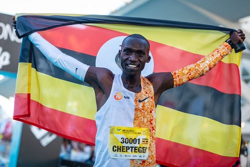 joshua-cheptegei-breaks-world-10km-record-with-26-38-in-valencia